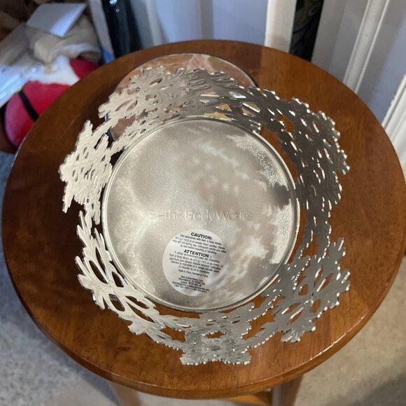Bath & Body Works Crystal Glitter Snowflake Pedestal Silver 3 Wick Candle Holder - Picture 5 of 6